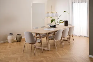 Reciclar spisebordsstol i bouclé med armlæn i egetræ - Beige - Møbler - Stole & lænestole - Spisebordsstole & køkkenstole
