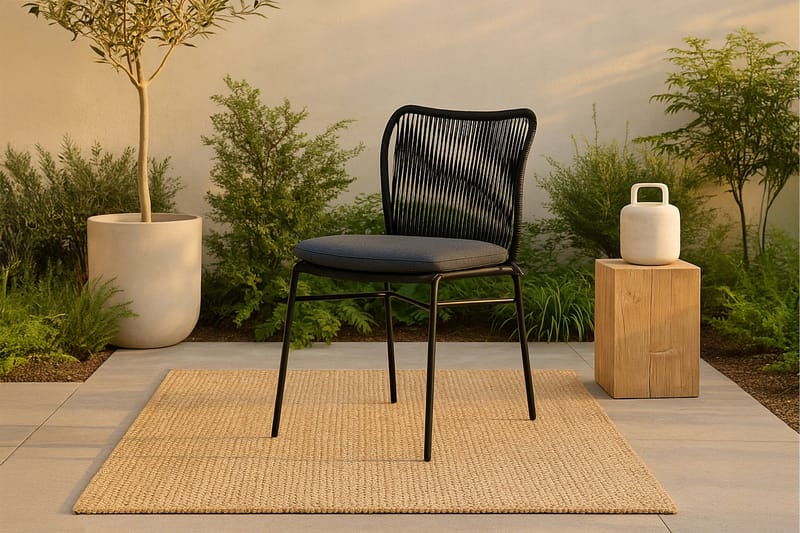 Julian Spisebordsstol Stabelbar - Sort - Møbler - Stole & lænestole - Spisebordsstole & køkkenstole