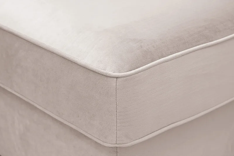 Rossita Fodskammel i Fløjl - Beige - Møbler - Stole & lænestole - Taburet & skammel - Puf