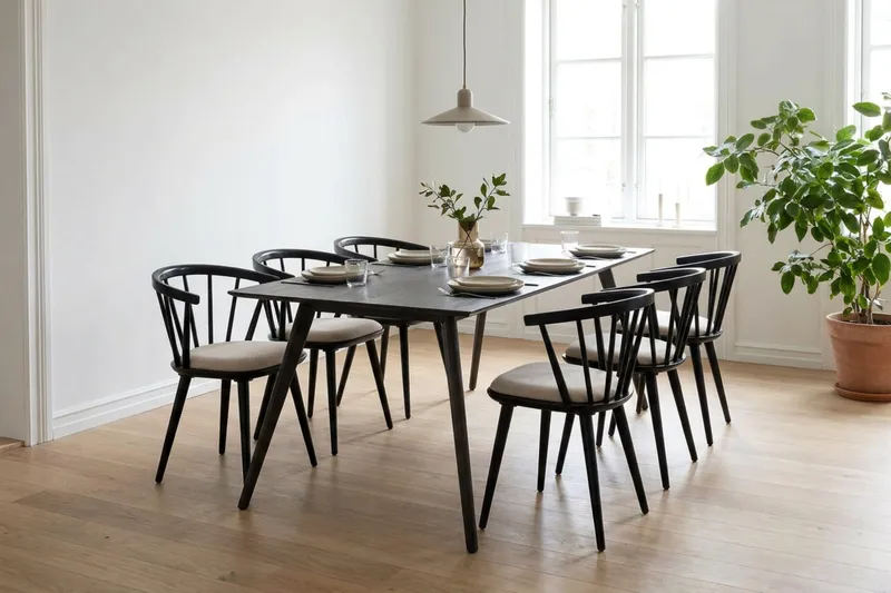 Tyrö spisestol i træ med hynde - Sort - Møbler - Stole & lænestole - Spisebordsstole & køkkenstole