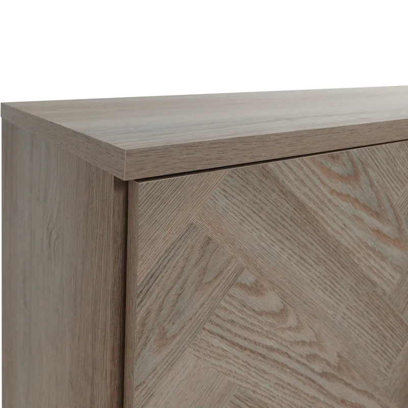 Skænk Loft24 Charlene Naturfarvet sildebensmønster/natureg 3 låger - Natur-eg i sildebensmønster / natur-eg - Opbevaring - Opbevaringsmøbler - Skænke & sideboards
