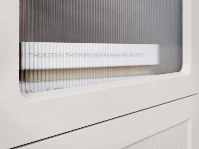 Fayric Vitrineskab 46x201 cm - Beige - Opbevaring - Skab - Vitrineskabe