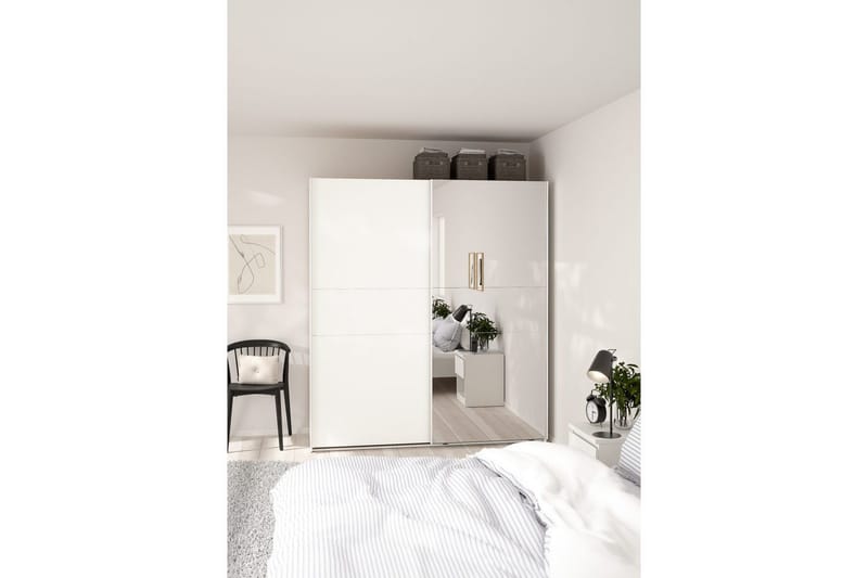 Takeru Garderobe med Spejl 179x200 cm - Hvid - Opbevaring - Tøjopbevaring - Garderobeskabe