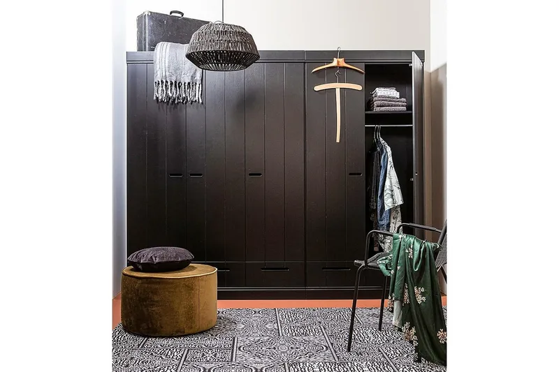 Varius Garderobe 140x53 cm 3 Døre - Fyrretræ/Sort - Opbevaring - Tøjopbevaring - Garderobeskabe