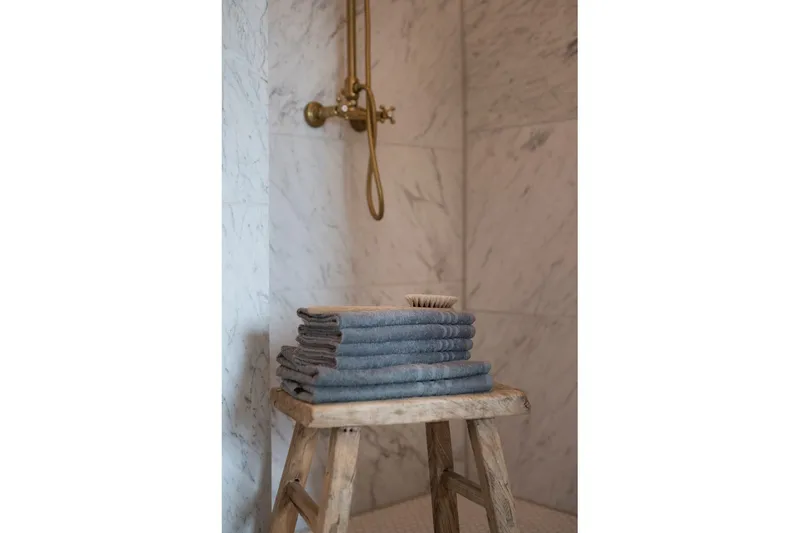 Brusehåndklæde Basis Frotté 65 x 130 cm - Grå - Tekstiler - Badetekstiler - Håndklæder