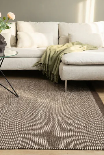 Håndvævet tæppe KM Home Sandhamn Kvadrat 250x250 cm Chokolade - Chokolade - Tekstiler - Tæpper - Moderne tæppe - Uldtæppe