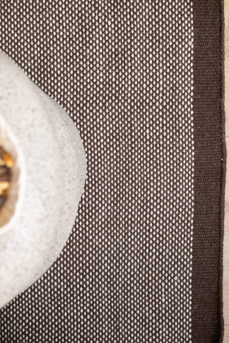 Håndvævet tæppe KM Home Sandhamn Kvadrat 250x250 cm Chokolade - Chokolade - Tekstiler - Tæpper - Moderne tæppe - Uldtæppe