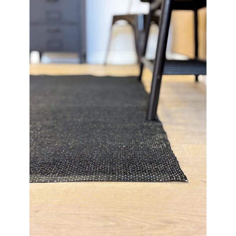 Plasttæppe Hilma Plain - 150x220 cm, Sort - Tekstiler - Tæpper - Udendørs tæpper - Plasttæpper